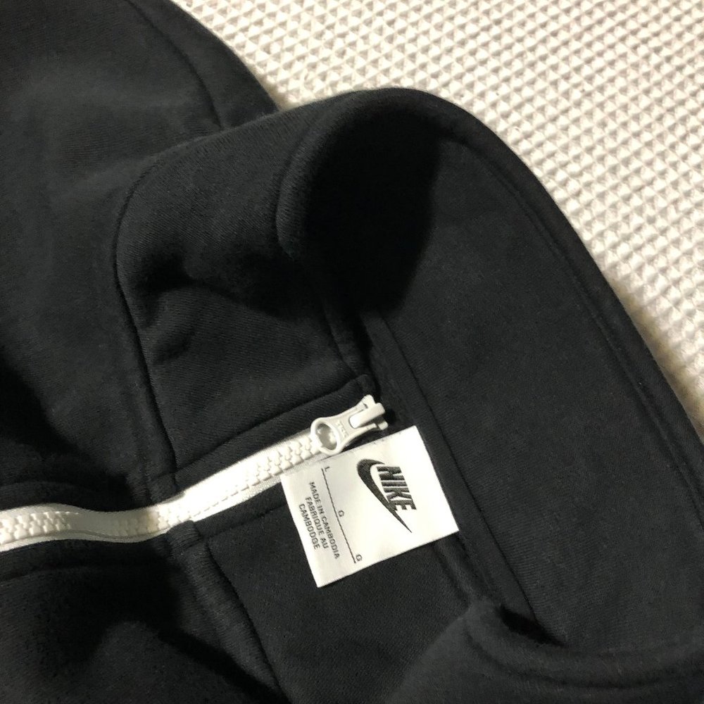 Nike Black Quarter-Zip Sweatshirt - Picture 5 of 9